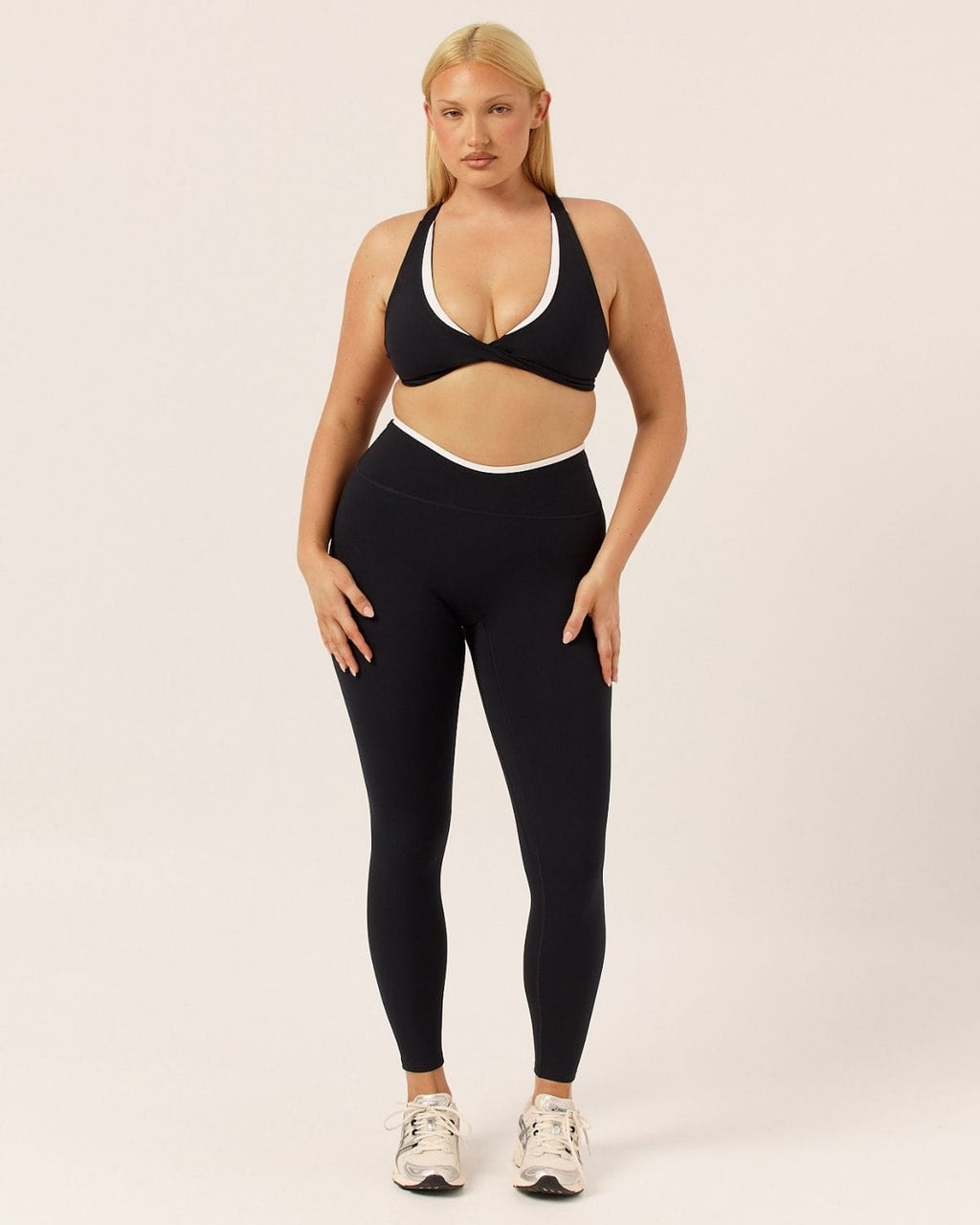 Serenity Dip Leggings | Black Two Tone