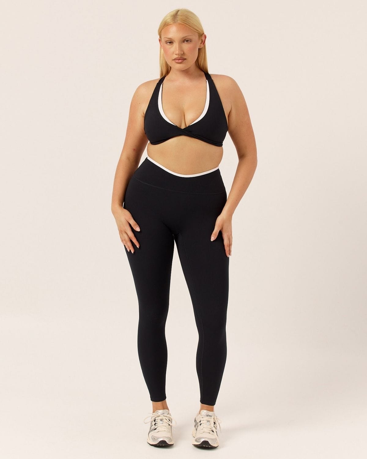 Serenity Dip Leggings | Black Two Tone