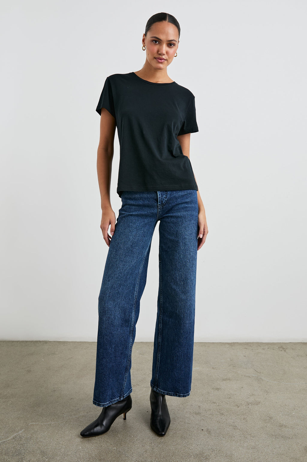 Classic Crew Neck T-Shirt - Black