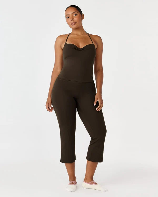 Form Mid Rise Invisible Scrunch Flare Capri Leggings 25"