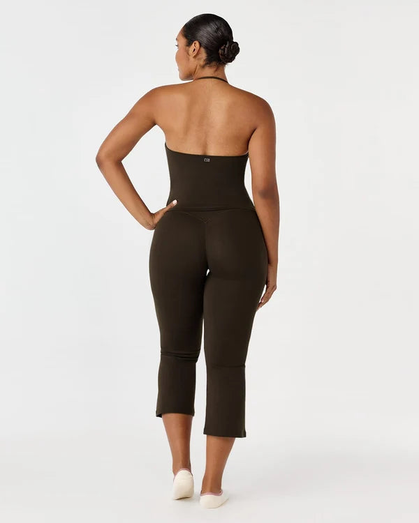 Form Mid Rise Invisible Scrunch Flare Capri Leggings 25"