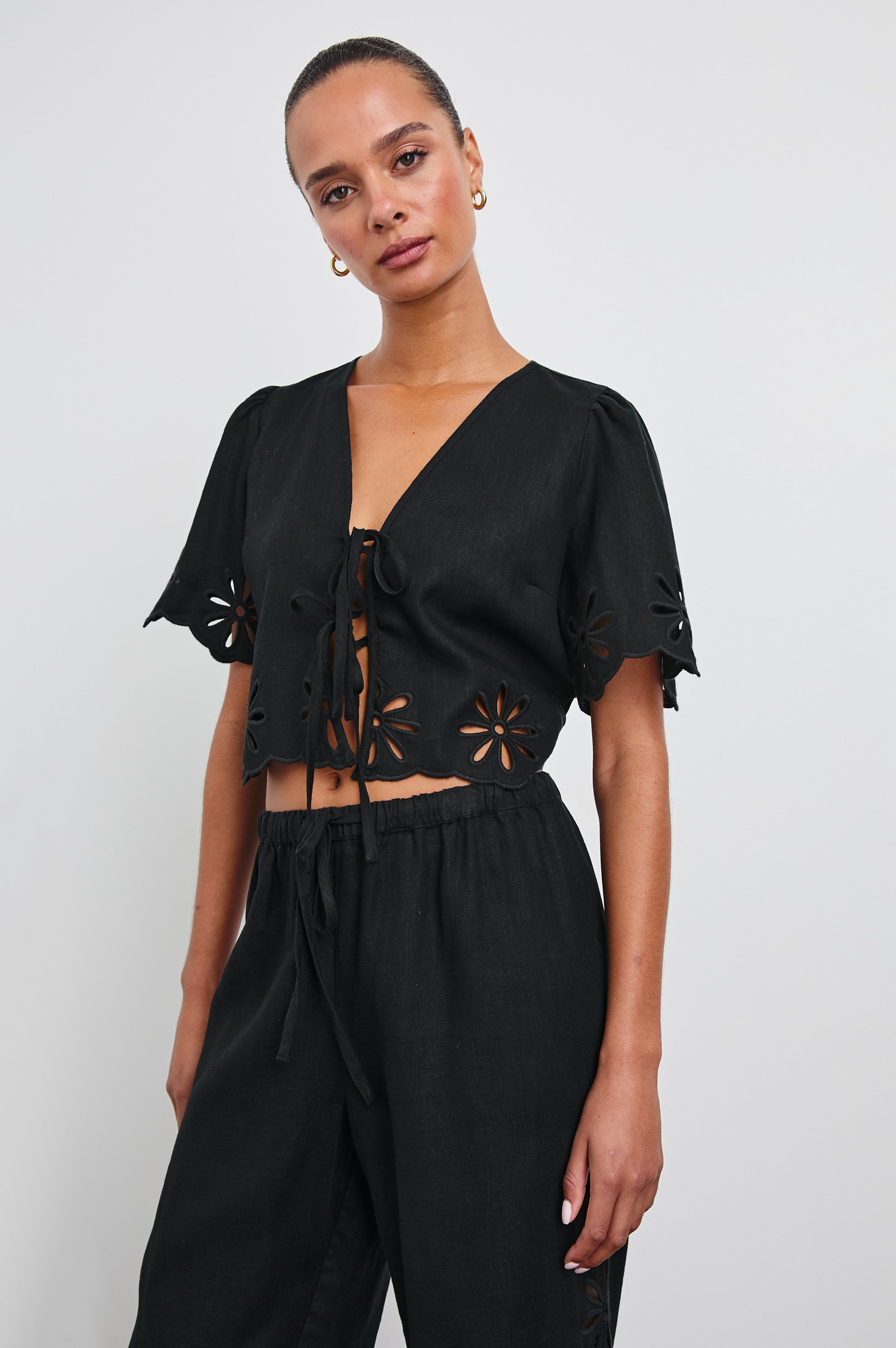 Pari Top - Black Eyelet