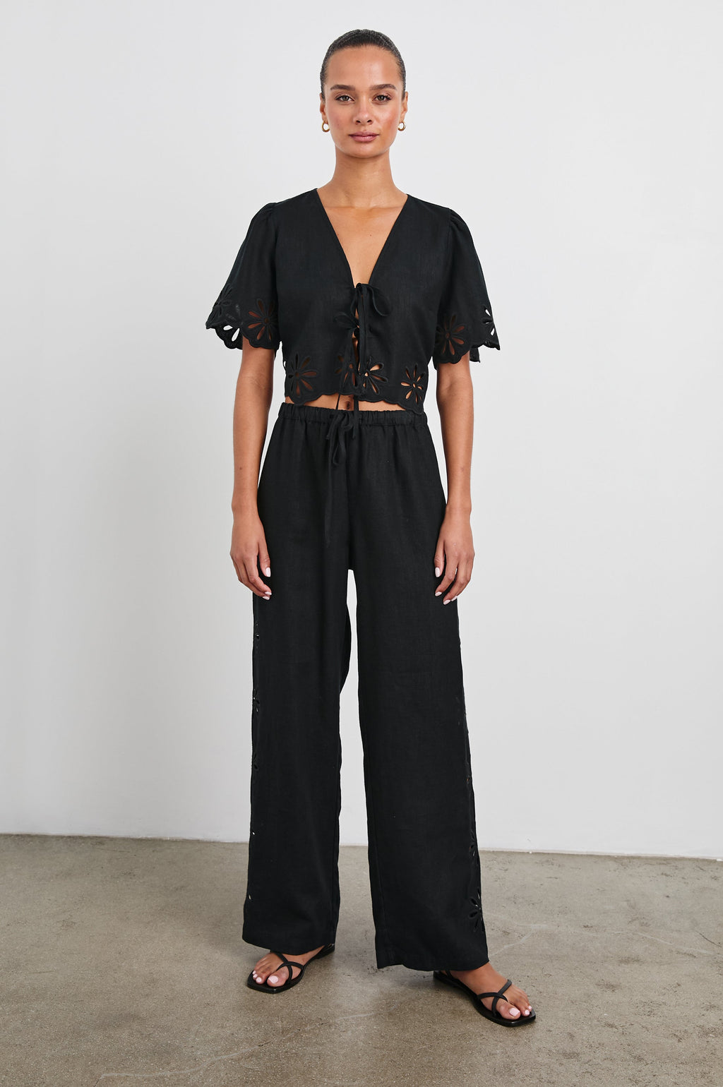 Pari Top - Black Eyelet