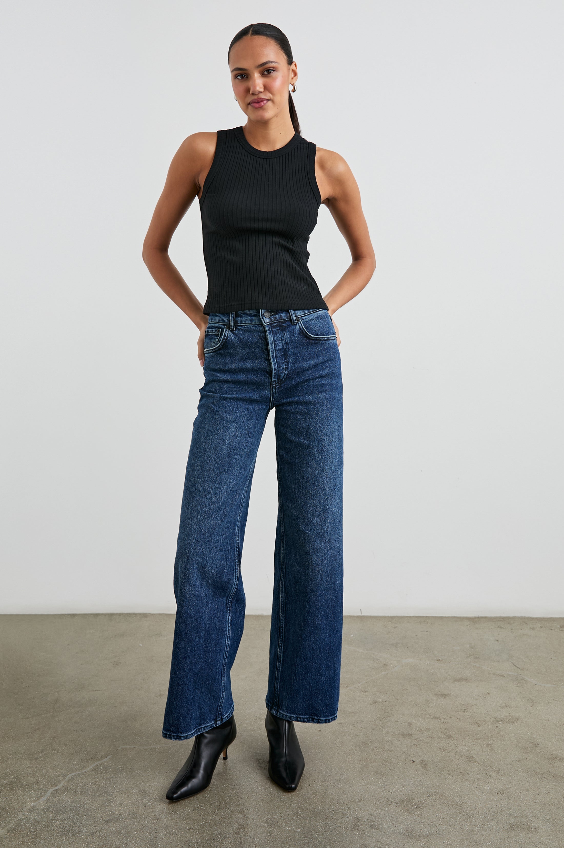 The Racer Tank - True Black