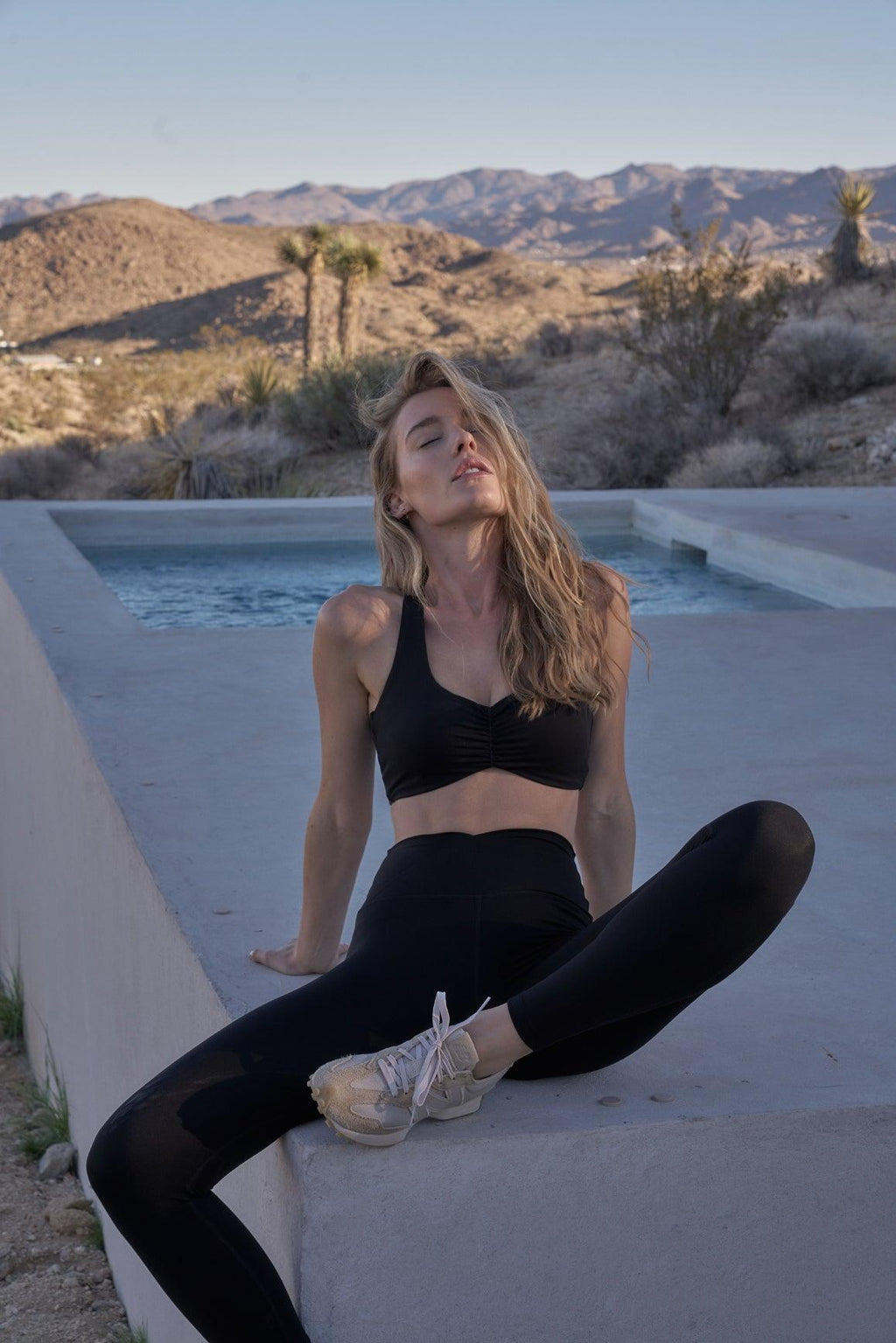 WISKII Ruched Sports Bra & V-waist Yoga Legging