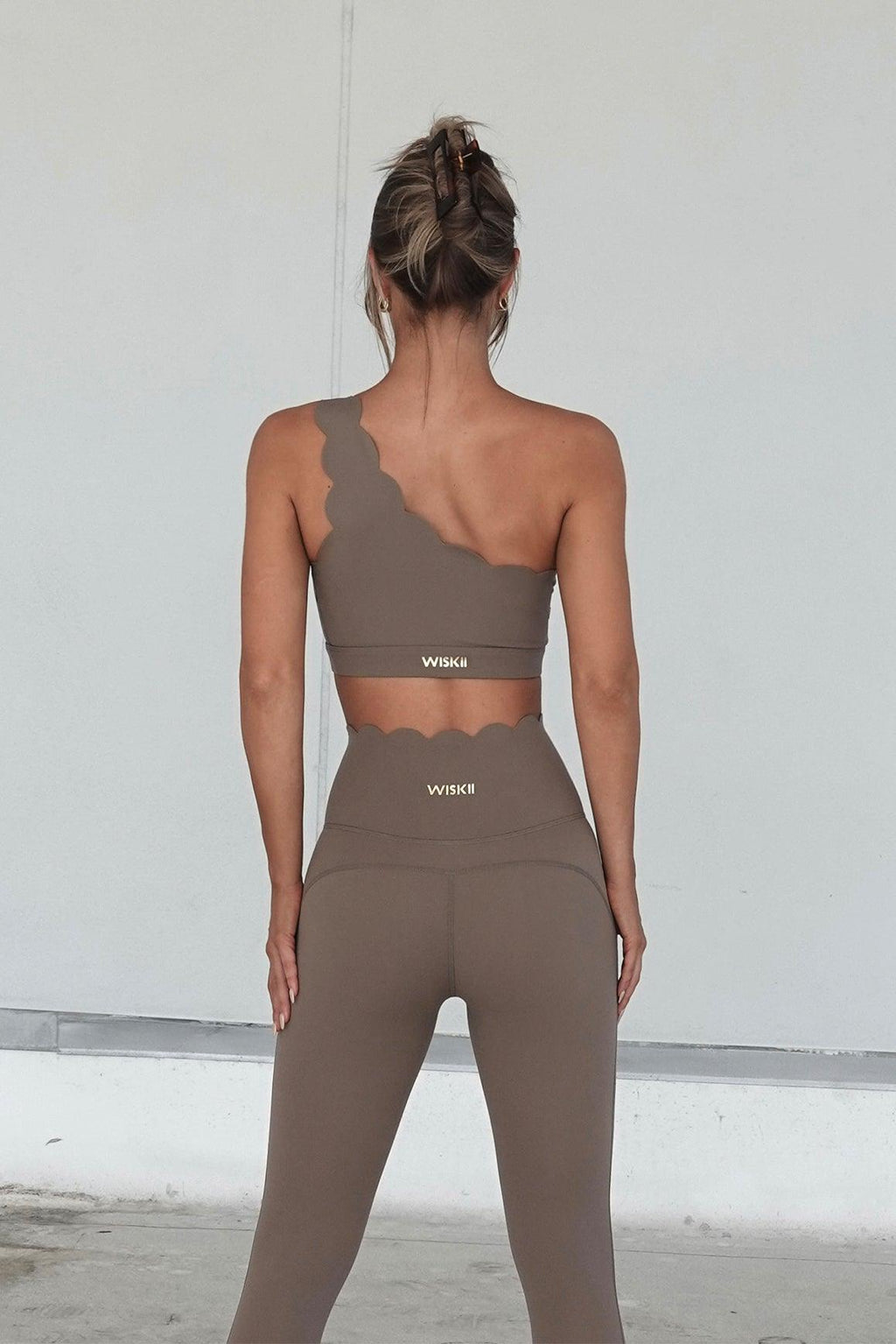 Dynamic One Shoulder Sports Bra & 7/8 High-Waist Energy Legging